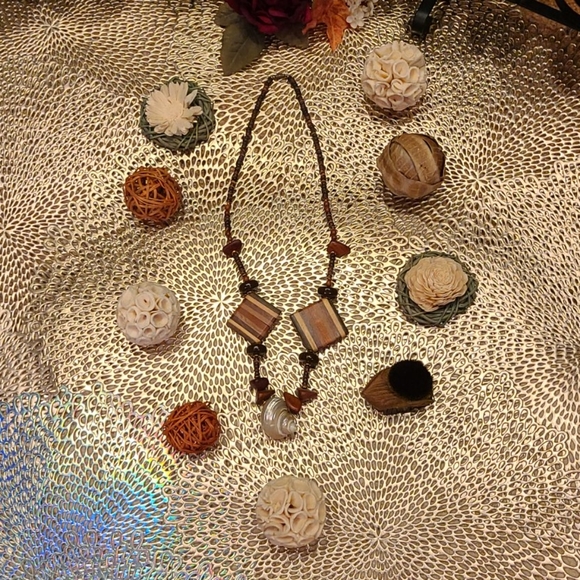 ✴Artisan Wood Snail Shell Necklace - Picture 2 of 10